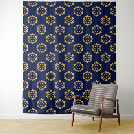 真夜中の金ゴールド: Luxe Geometric Pattern on深いBlue タペストリー (インサイチュ)