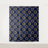 真夜中の金ゴールド: Luxe Geometric Pattern on深いBlue タペストリー (正面)