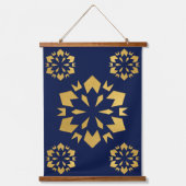 真夜中の金ゴールド: Luxe Geometric Pattern on深いBlue 吊り下げ型タペストリー (正面)