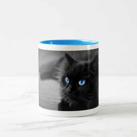 真夜中の青い瞳 — 黒猫 コーヒーマグ ツートーンマグカップ (中央)