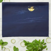 真夜中の青い雲の美しい満月 キッチンタオル (折り畳み)