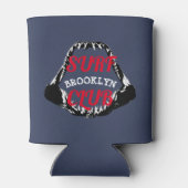 真子シャークと歯のサーフィン釣りクラブ 缶クーラー (裏面)