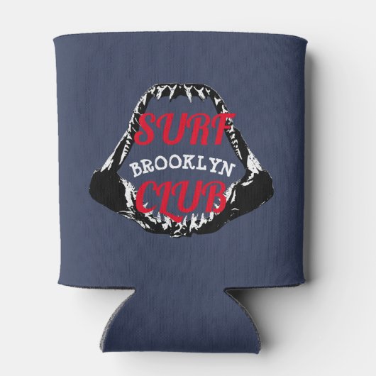 真子シャークと歯のサーフィン釣りクラブ 缶クーラー (裏面)