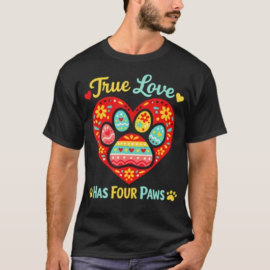 真実の愛には肉球がある かわいい犬と猫好き Tシャツ (正面)