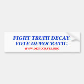 真実の腐敗と闘う。民主的に投票。 バンパーステッカー (正面)