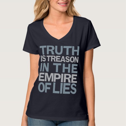 真実は反逆のワイシャツです Tシャツ (正面)