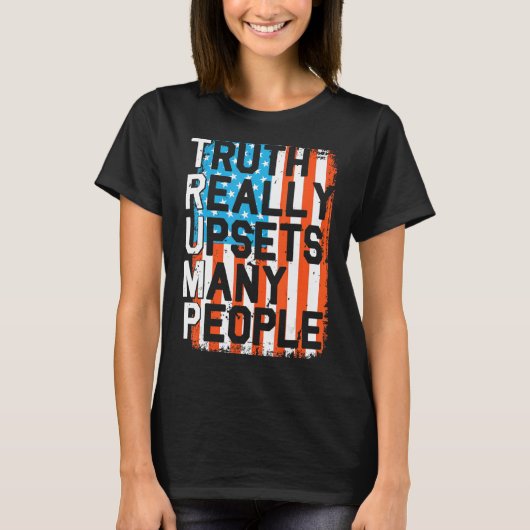 真実は多くの人々を本当にアメリカ国旗を動揺させる Tシャツ (正面)