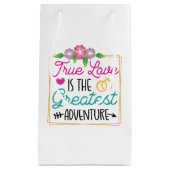 真愛が最も大きく冒険的な婚約パーティー スモールペーパーバッグ (正面)