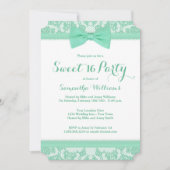 真新しい緑および白人のレースの弓菓子16のパーティー 招待状 (正面)