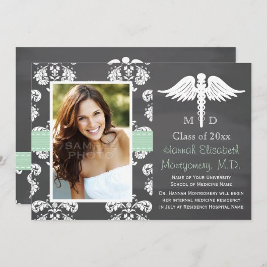 真新しい緑の衛生学校の卒業の黒板 招待状 (正面/裏面)