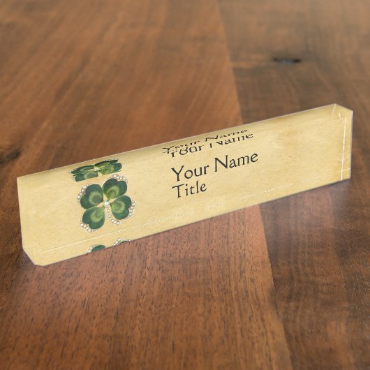 真珠が付いている金ゴールドのパトリキウスのシャムロックの宝石 デスクネームプレート (側面)