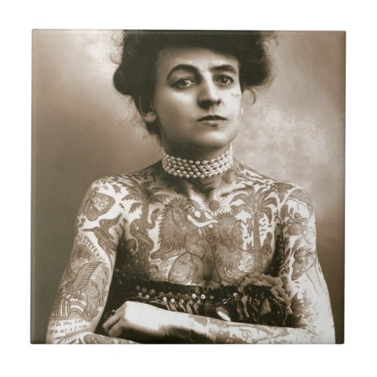 真珠とのTattoed、ビクトリアンなサーカスの写真 タイル (正面)