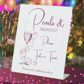 真珠とプロセッコのブライダルシャワーの好意 台座サイン