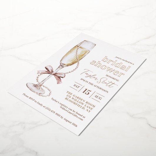 真珠とプロセッコのブライダルシャワーの招待 箔招待状 (回転した状態)