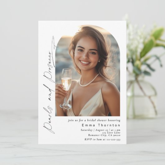 真珠とプロセッコのミニマリストの写真ブライダルシャワー 招待状 (スタンド正面)