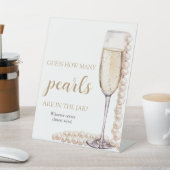 真珠とプロセッコは数ゲームを推測 台座サイン (インサイチュ)