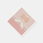 真珠とレースのピンクのストライプクリームの弓と名前 スタンダードカクテルナプキン (角)