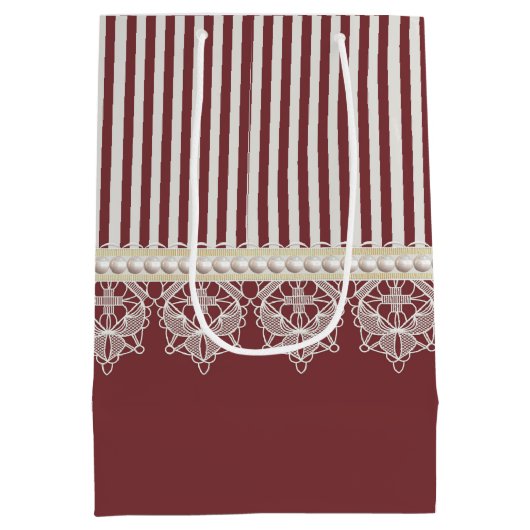 真珠とレースの深いレッドストライプの弓と名前 ミディアムペーパーバッグ (裏面)