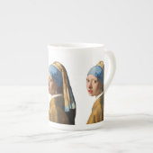 真珠のイヤリングのポートレートの絵画の女の子 ボーンチャイナマグカップ (正面右)