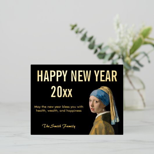 真珠のイヤリングを持つ女の子から新年おめでとう 箔シーズンポストカード (立ち正面)