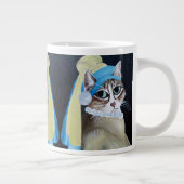 真珠のイヤリングジャンボマグカップを持つ猫 ジャンボコーヒーマグカップ (右)
