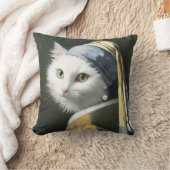 真珠のイヤリング付き白絵を描猫 クッション (ブランケット)