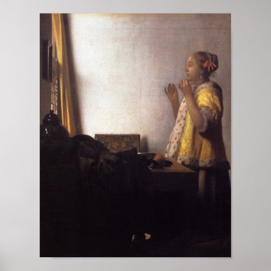 真珠のネックレスを持つ女性 ポスター (正面)