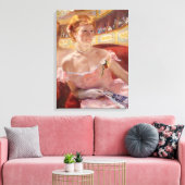 真珠のネックレス&ピンクドレスを着たアメリカ人女性 キャンバスプリント (インサイチュ (リビング))