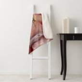 真珠のネックレス&ピンクドレスを着たアメリカ人女性 シェルパブランケット (インサイチュ)