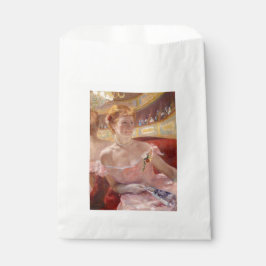 真珠のネックレス&ピンクドレスを着たアメリカ人女性 フェイバーバッグ