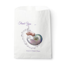 真珠の母与えはベビー真珠に誕生。