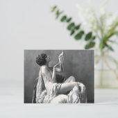 真珠を持つ女性 ポストカード (スタンド正面)