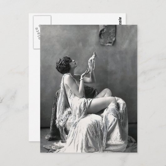 真珠を持つ女性 ポストカード (正面/裏面)