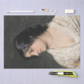 真珠エレガントのネックレスを持つ女性 薄葉紙 (クラフト)