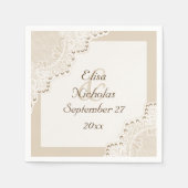 真珠エレガントベージュの白いレース結婚レース スタンダードカクテルナプキン (正面)