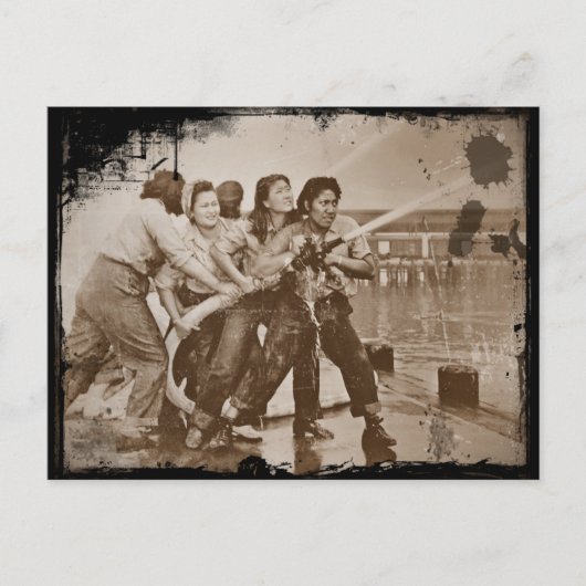 真珠湾攻撃の女性消防士 12月7日 ポストカード (正面)