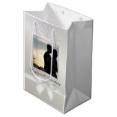 真珠結婚の記念日の素敵なフォトカップル ミディアムペーパーバッグ (正面アングル)