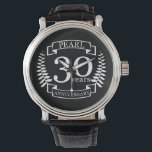 真珠30周年結婚30年 腕時計<br><div class="desc">30年祝のデザイン。このデザインは、黒い背景に白い色の月桂樹デザインを持っている。真珠はこの伝統的大事な行事の贈り物だ。文字読真珠30周年。30年目の祝ロマンチックなデザイン。こもしのデザインを救済お願いしますカスタマイズ連絡、この文字のすぐ下に、このデザイナーボタンがあります。</div>