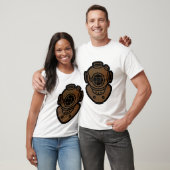 真鍮のダイビングのヘルメット Tシャツ (ユニセックス)