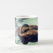 眠いアヒルは今コーヒーがおもしろい必要 コーヒーマグカップ (中央)