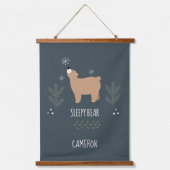 眠いクマ 吊り下げ型タペストリー (正面)