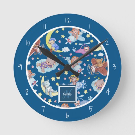 眠いテディベアが飛行機の夢を飛んでいる見る ラウンド壁時計 (正面)