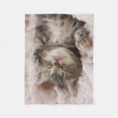 眠い子ネコ フリースブランケット (正面)