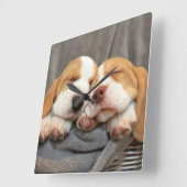 眠い子犬 スクエア壁時計 (傾斜)