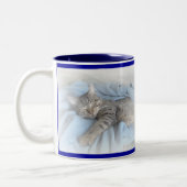 眠い子猫 ツートーンマグカップ (左)