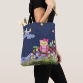 眠い小さなフクロウ トートバッグ (クローズアップ)