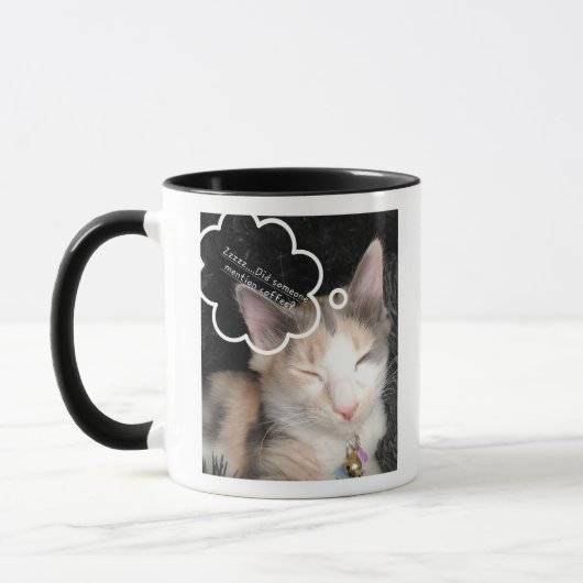 眠い猫はコーヒーを必要とする面白画像 マグカップ (左)