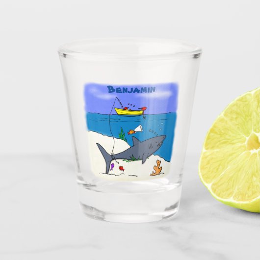 眠おもしろいるサメと魚釣り漫画 ショットグラス (正面)