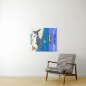 眠おもしろいるサメと魚釣り漫画 タペストリー (インサイチュ(横))