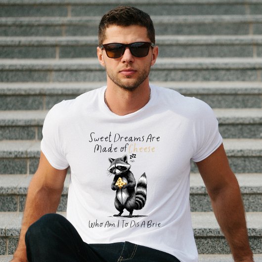 眠そうなアライグマとチーズ – かわいい動物がおもしろい Tシャツ